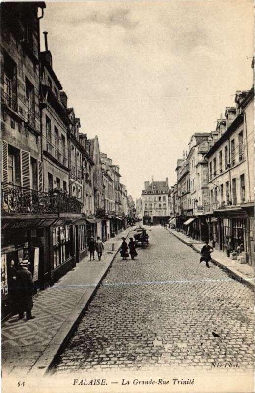 Carte postale ancienne Falaise La Garnde-Rue Trinite France à Falaise