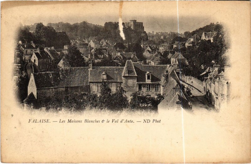 Carte postale ancienne Falaise Les Maisons Blanches et le Val d'Ante France à Falaise