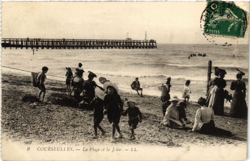 Carte postale ancienne Courseulles La Plage et la Jetee France