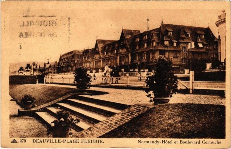 Carte postale ancienne Deauville Normandy-Hotel et Boulevard Cornuche France à Deauville