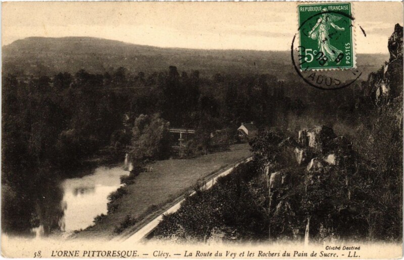 Carte postale ancienne Clecy La Route du Vey et les rochers du pain France