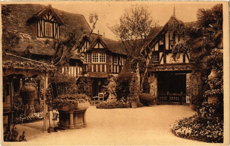 Carte postale ancienne Dives La Cour de la Pucelle France
