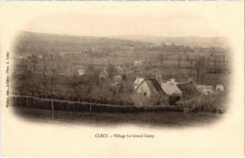Carte postale ancienne Clecy Village Le Grand Camp France