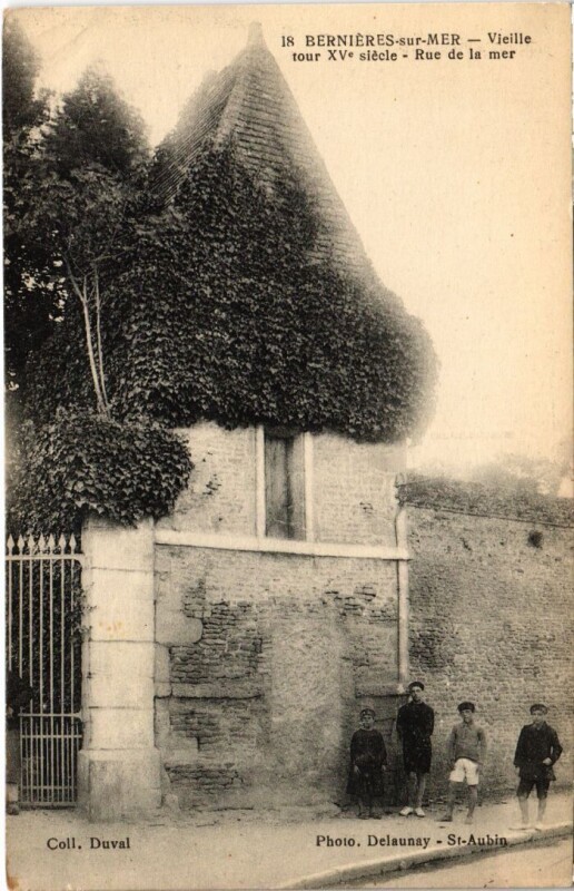 Carte postale ancienne Bernieres sur Mer Vieille tour XVe siecle France