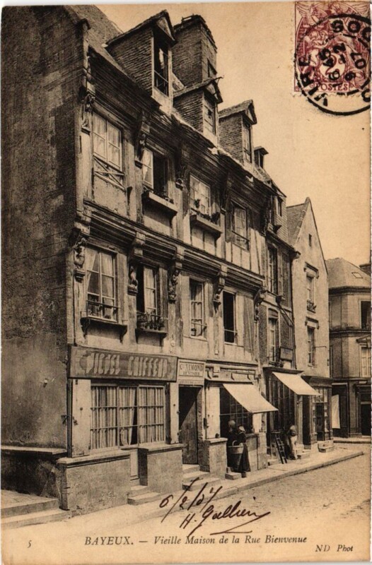 Carte postale ancienne Bayeux Vieille Maison de la Rue Bienvenue France à Bayeux