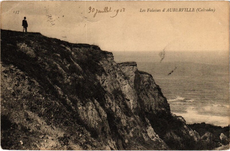 Carte postale ancienne Les Falaises d' Auberville France à Auberville