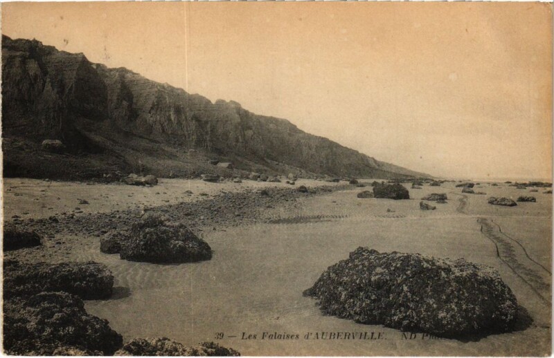 Carte postale ancienne Les Falaises d' Auberville France à Auberville
