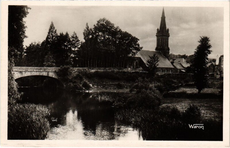 Carte postale ancienne Gouarec L'Eglise - Pont sur le Blavet à Gouarec