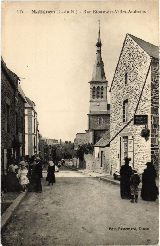 Carte postale ancienne Matignon Rue Rioust-des-Villes-Audrains à Matignon