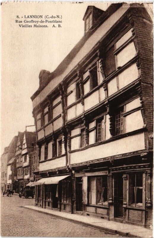 Carte postale ancienne Lannion Rue Geoffroy-de-Pontblanc - Vieilles Maisons à Lannion