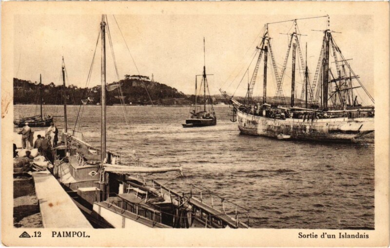 Carte postale ancienne Paimpol Sortie d'un Islandais à Paimpol