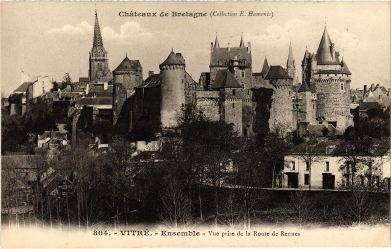 Carte postale ancienne Vitre Ensemble - Vue prise de la Route de Rennes