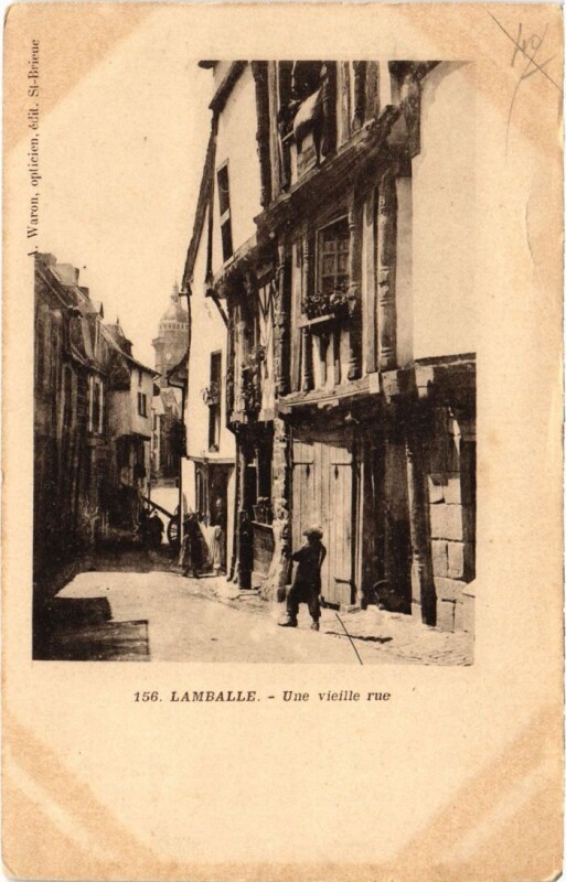 Carte postale ancienne Lamballe Une Vieille Rue
