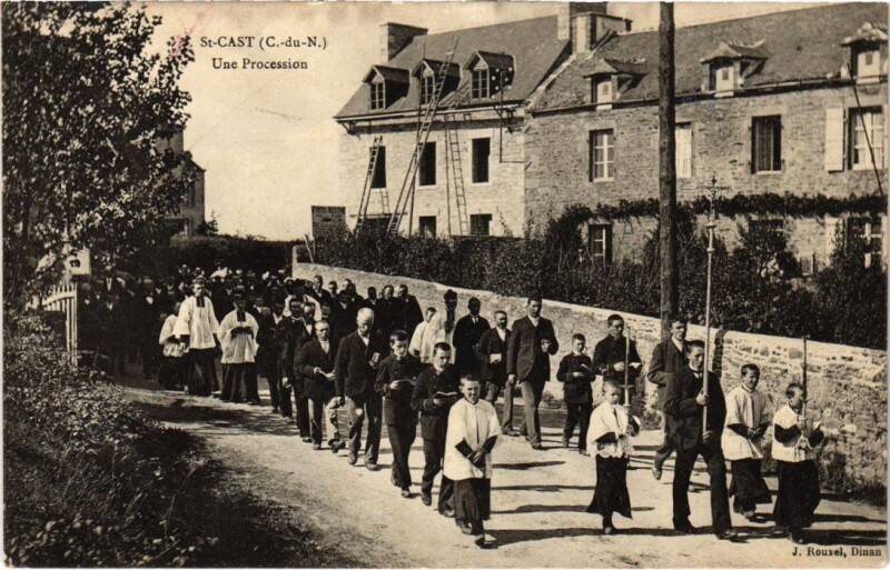 Carte postale ancienne Saint-Cast Une Procession