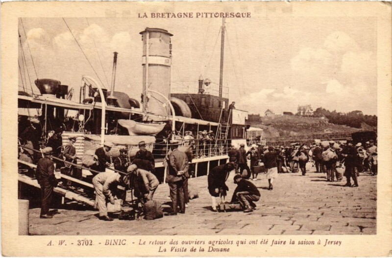 Carte postale ancienne Binic Le Retour des Ouvriers Agricoles