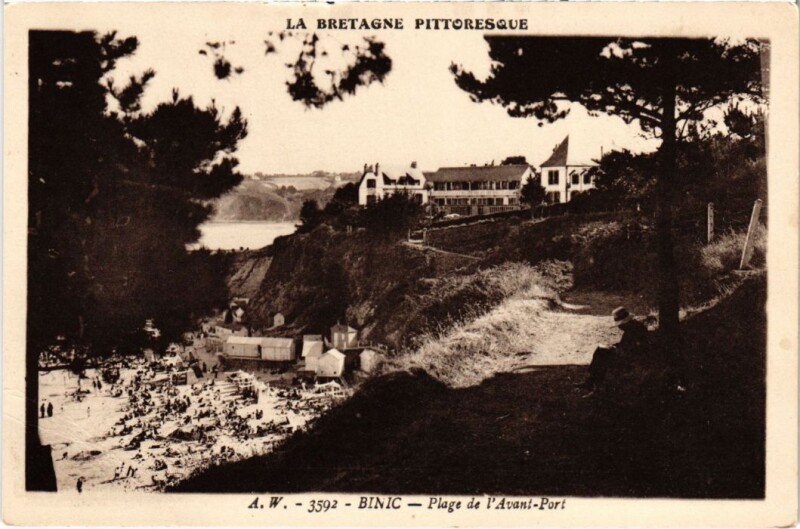 Carte postale ancienne Binic Plage de l'Avant-Port