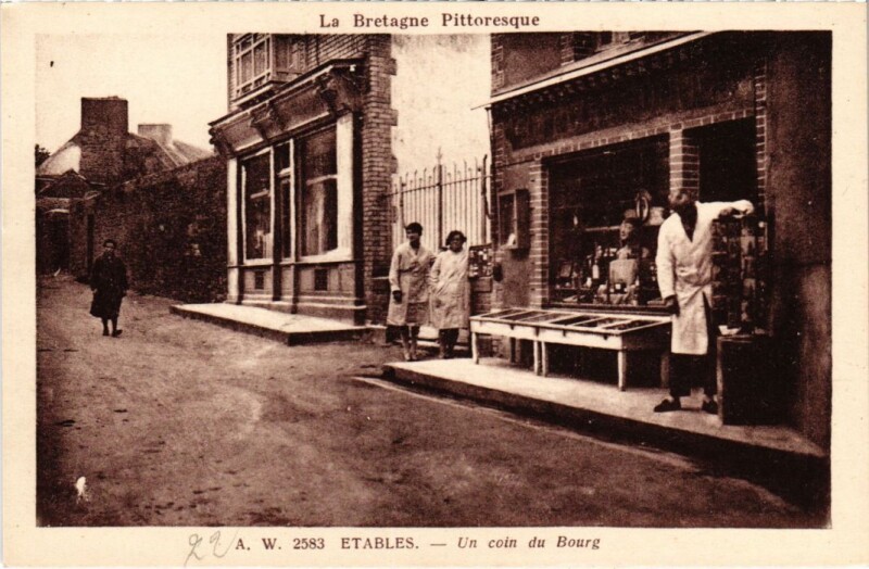 Carte postale ancienne Etables-sur-Mer Un Coin du Bourg