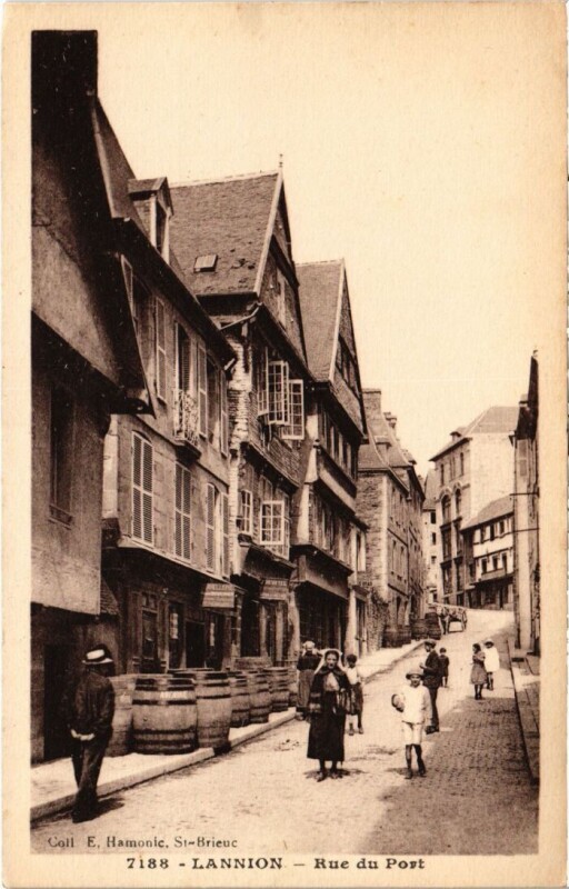 Carte postale ancienne Lannion Rue du Port à Lannion