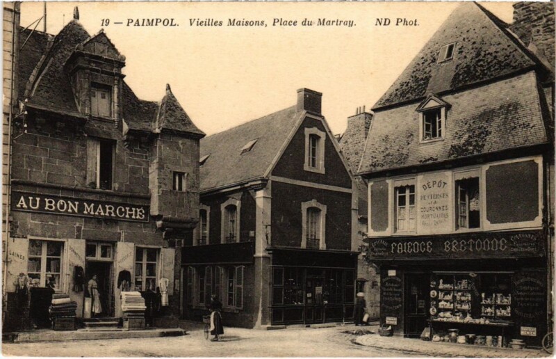 Carte postale ancienne Paimpol Vieilles Maisons - Place du Martray à Paimpol