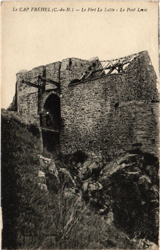 Carte postale ancienne Cap Frehel Le Fort La Latte - Le Pont Levis