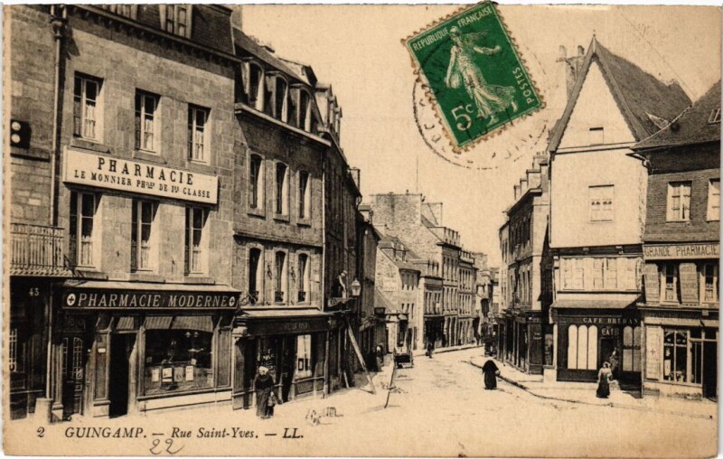 Carte postale ancienne Guingamp Rue Saint-Yves à Guingamp