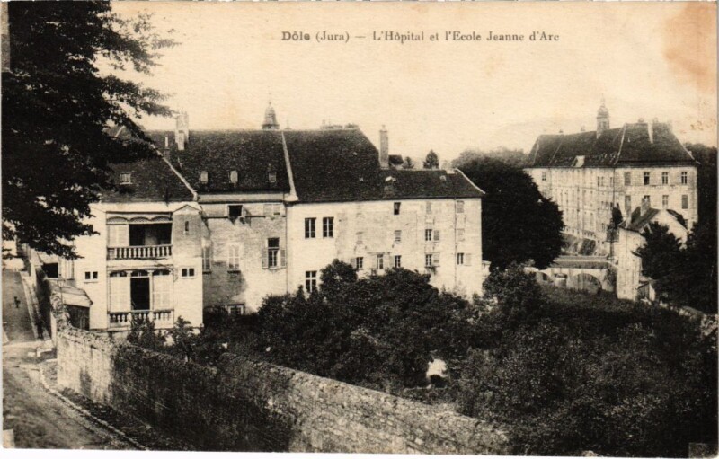 Carte postale ancienne Dole HOpital et l'Ecole Jeanne d'Arc