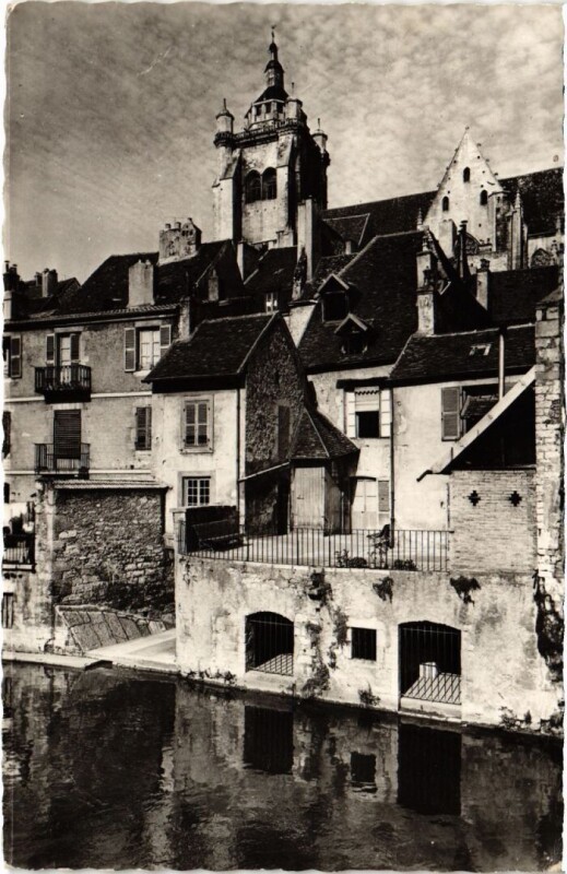 Carte postale ancienne Dole La Masion Natale de Pasteur et la Basilique