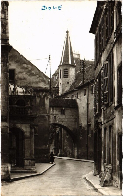 Carte postale ancienne Dole La rue du College