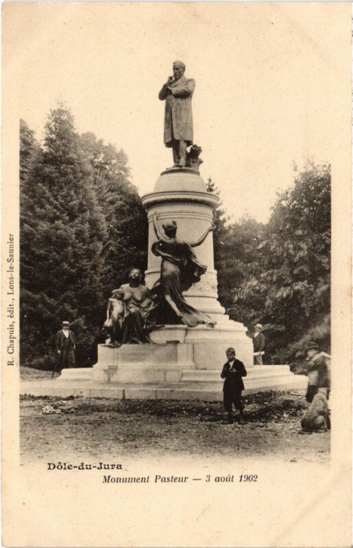 Carte postale ancienne Dole Monument Pasteur