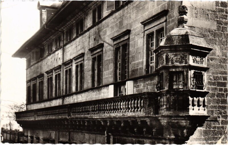 Carte postale ancienne Dole Poivriere a l'angle de l'Hotel Dieu