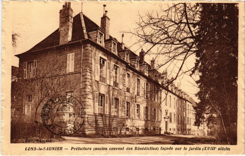 Carte postale ancienne Lons le Saunier Prefecture facade sur le jardin à Lons-le-Saunier