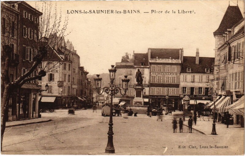 Carte postale ancienne Lons le Saunier Place de la Liberte à Lons-le-Saunier