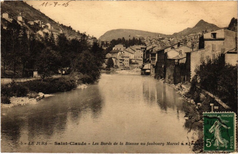 Carte postale ancienne Saint-Claude Les Bords de la Bienne au faubourg Marcel à Saint-Claude