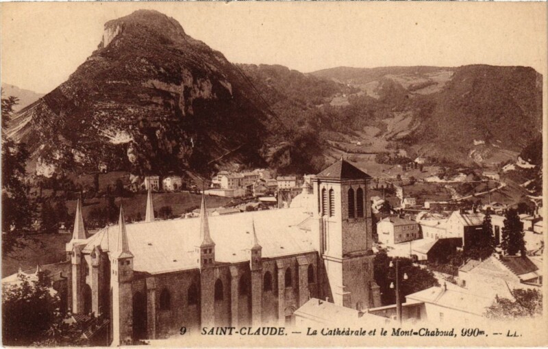 Carte postale ancienne Saint Claude La Cathedrale et Mont Chaboud à Saint-Claude