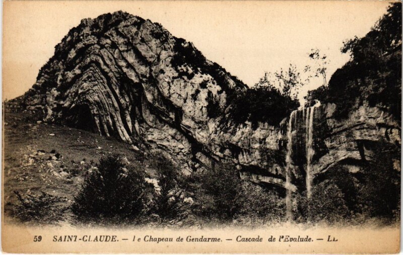 Carte postale ancienne Saint Claude Chapeau de Gendarme à Saint-Claude