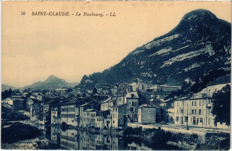 Carte postale ancienne Saint Claude Le Faubourg à Saint-Claude