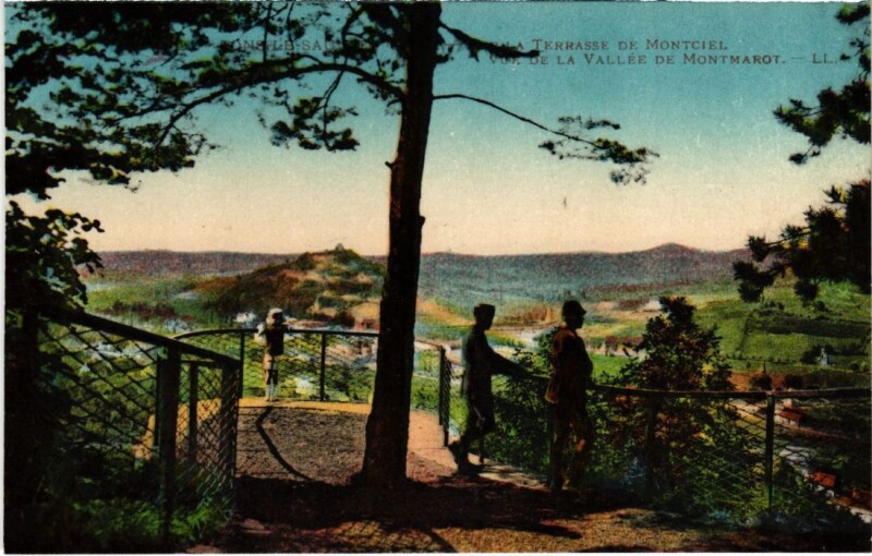 Carte postale ancienne Vue de la vallee de Montmarot