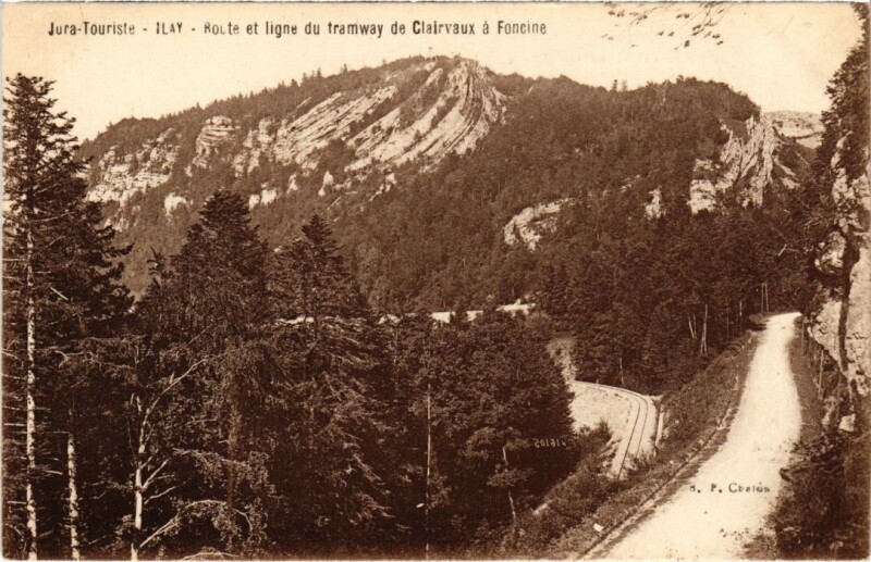 Carte postale ancienne Route et ligne du tramway de Clairvaux a Foncine