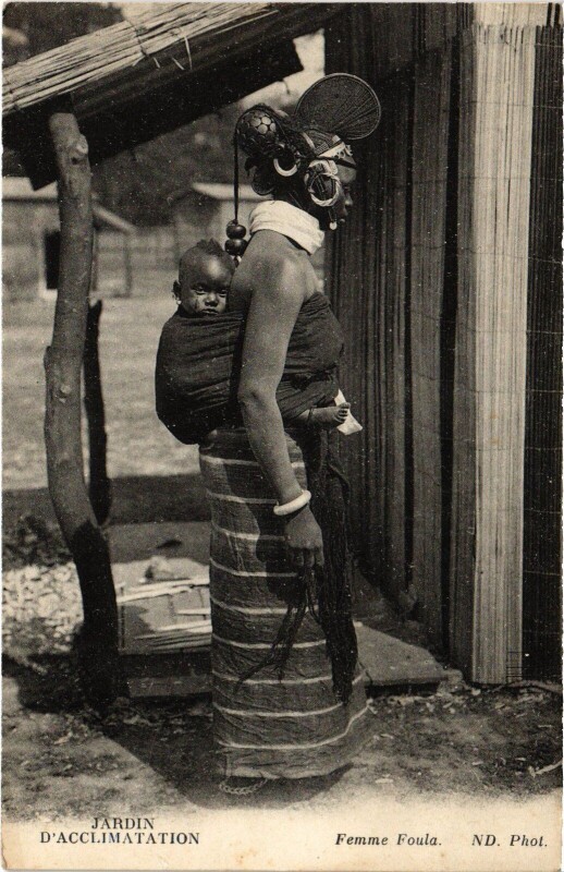 Carte postale ancienne Jardin d'Acclimatation - Femme Foula à Neuilly-sur-Seine