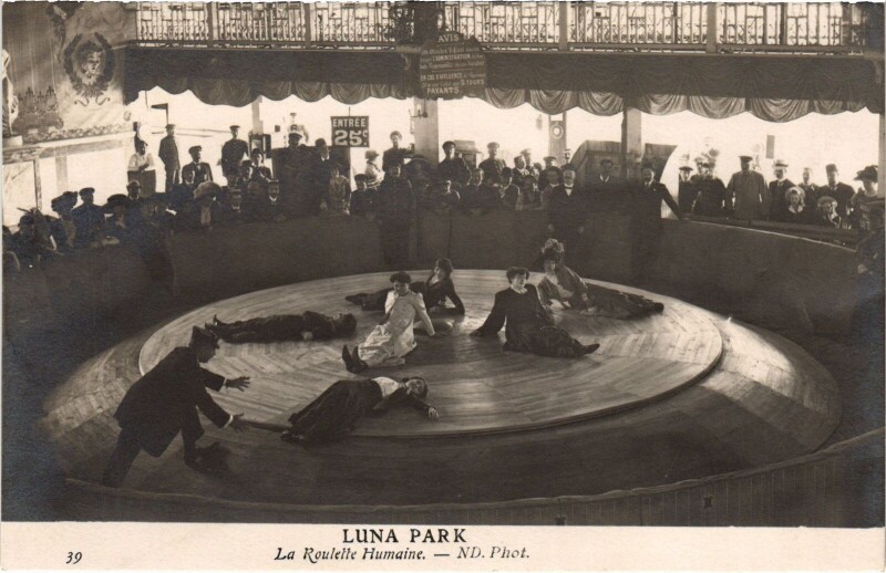 Carte postale ancienne Luna Park - La Roulette Humaine à Paris 17e