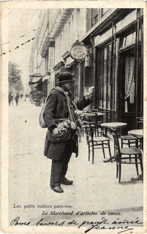 Carte postale ancienne Paris Petits Metiers Le Marchand d'articles de caves