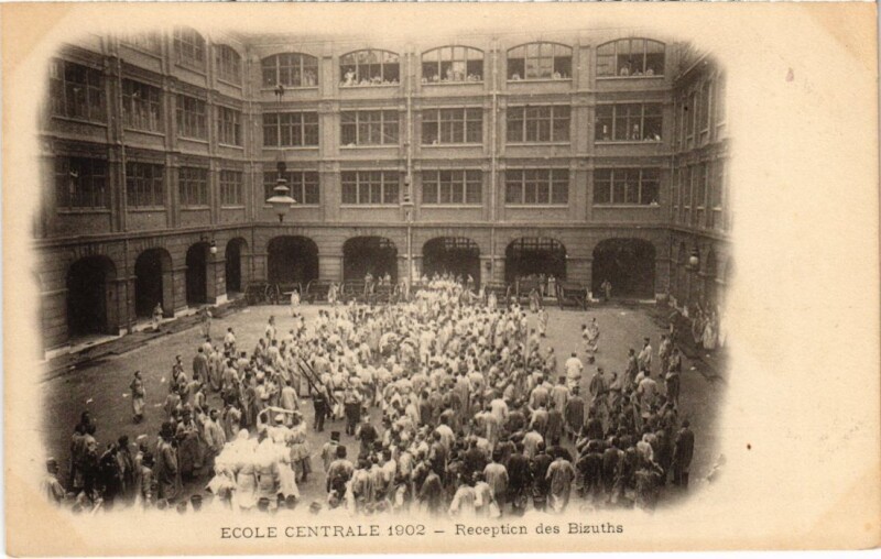 Carte postale ancienne Paris 3e Ecole Centrale 1902 reception des Bizuths à Paris 3e