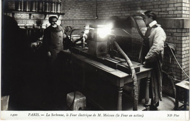 Carte postale ancienne Paris 5e la Sorbonne Four electrique de M. Moissan à Paris 5e