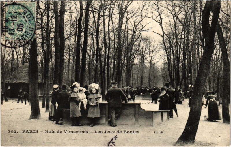 Carte postale ancienne Bois de Vincennes - Les Jeux de Boules à Paris 12e