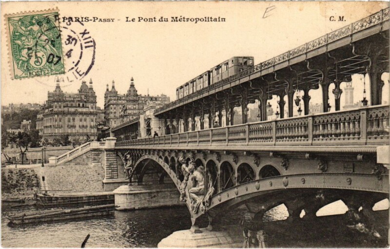 Carte postale ancienne Passy - Le Pont du Métropolitain à Paris 15e