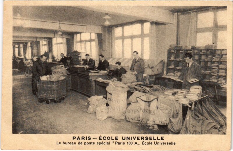 Carte postale ancienne Ecole Universelle - Le bureau de poste spécial à Paris 16e
