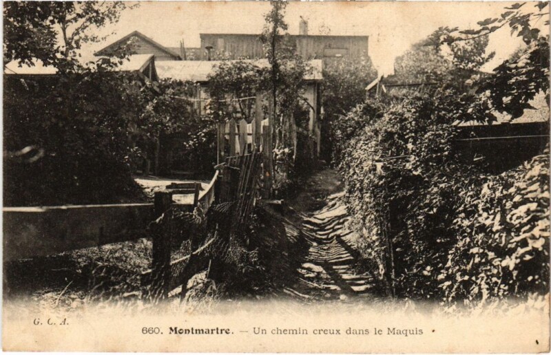 Carte postale ancienne Montmartre - Un chemin creux dans le Maquis à Paris 18e