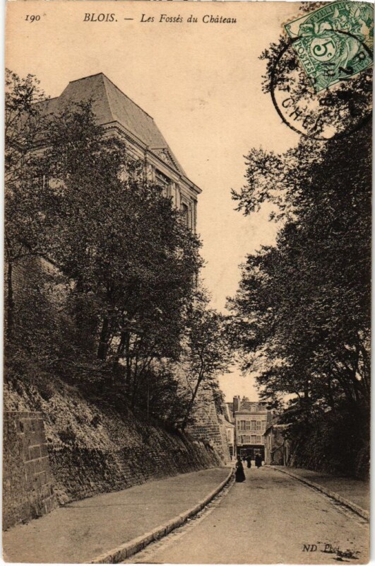 Carte postale ancienne Blois Les Fosses du Chateau France à Blois