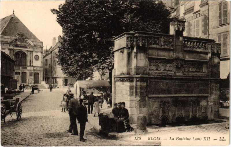Carte postale ancienne Blois La Fontaine Louis Xii France à Blois