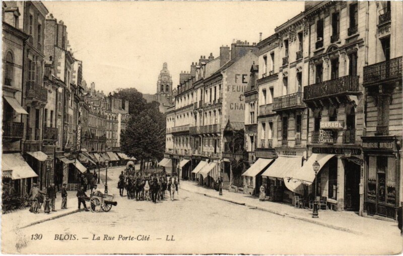 Carte postale ancienne Blois La Rue Porte Cote France à Blois